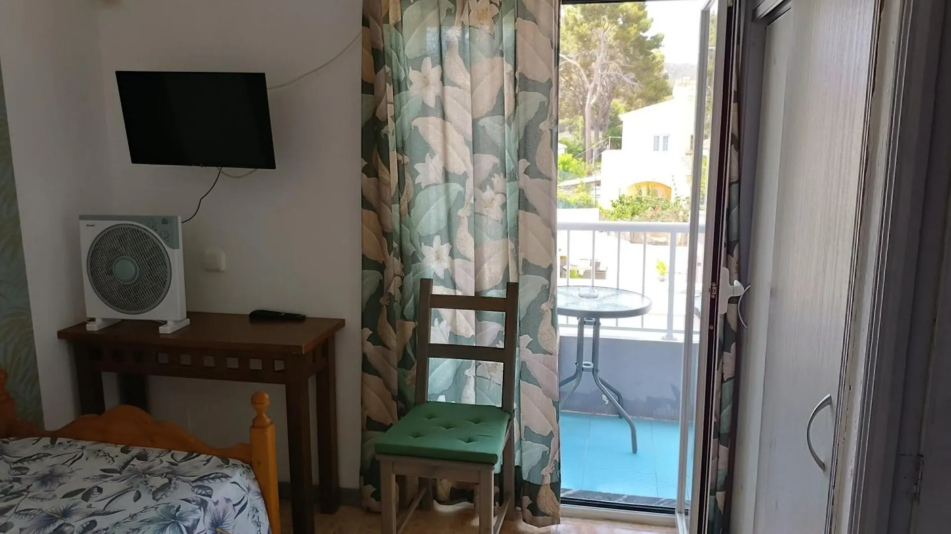 Hostal Belgica Пальма Нова